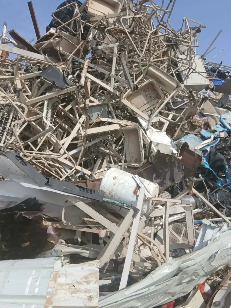 سكراب معادن وأثاث مختلط في جدة
